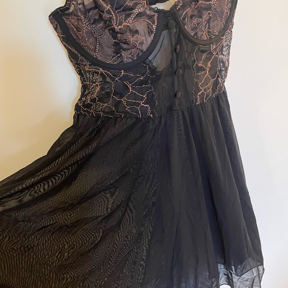 La Vie En Rose Black Lace Nightgown - Picture 4 of 7